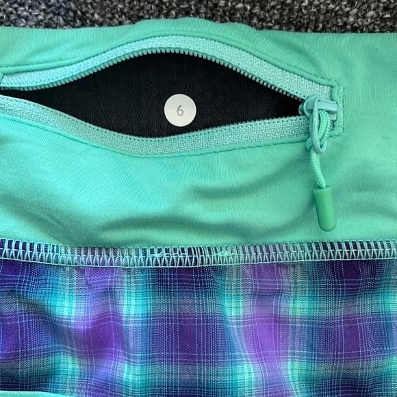 SOLD-Lululemon shorts size 6 - Picture 4 of 5